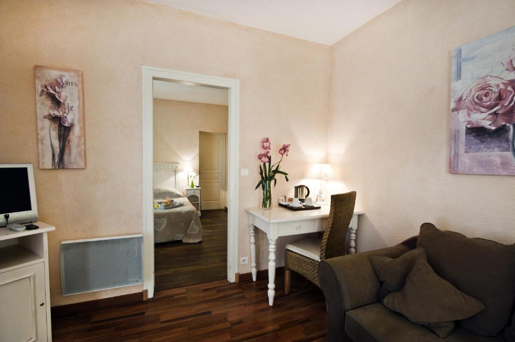 Logis Le Quai Fleuri Hotel Les Villages Voveens Værelse billede